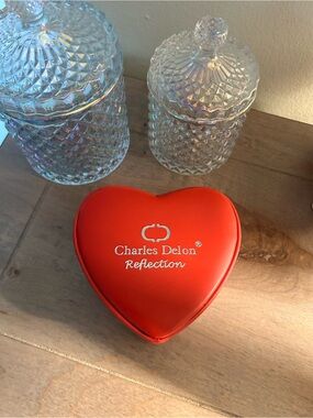 Red Reflection Heart-Shaped Watch Case